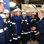 Президент беседует со студ. КарГТУ в ТОО Мейкер