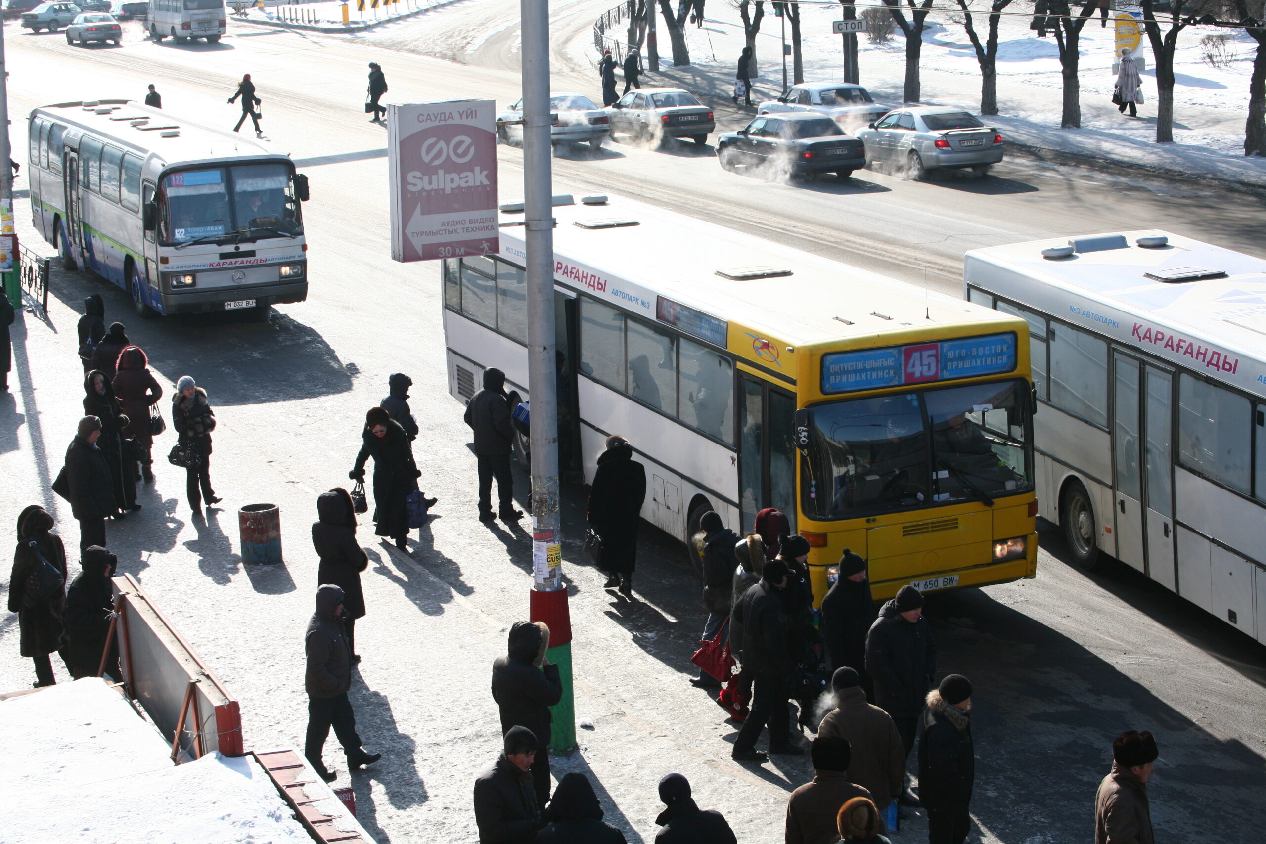 Исполняющий обязанности акима Караганды Мейрам Кожухов, по просьбе жителей, лично проверил температуру в салонах пассажирских автобусов.