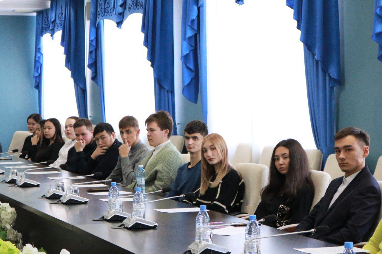 7 декабря в Карагандинском Доме Дружбы прошел республиканский лекторий на тему: «Роль общественных структур Ассамблеи народа Казахстана в сфере укрепления общественного согласия и единства».
