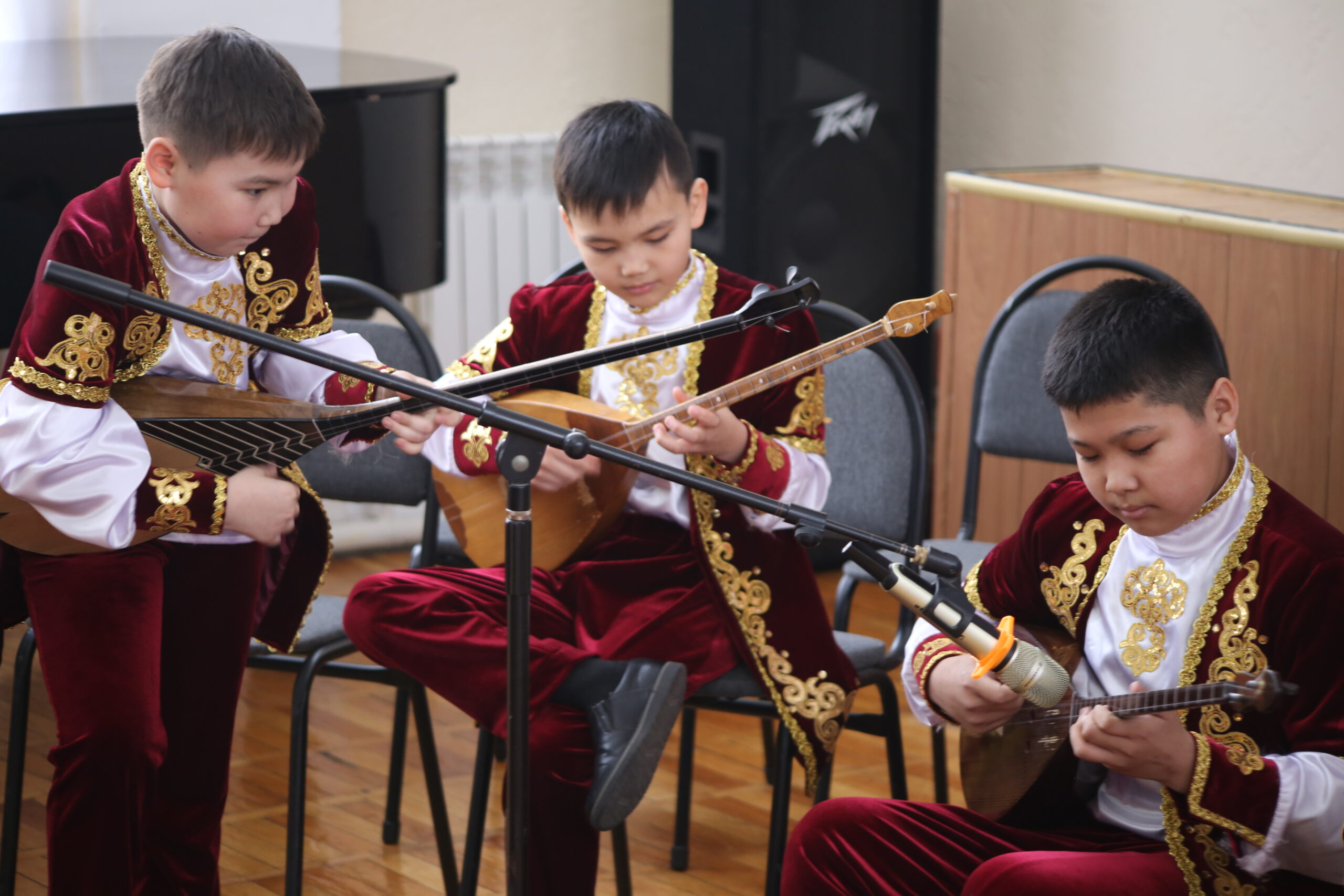 Вся страна — один оркестр: в школах и колледжах Казахстана одновременно  исполнили кюи Курмангазы | Индустриальная Караганда