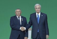 Ветерана сельского хозяйства из Карагандинской области наградил Президент РК