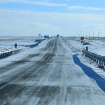 На самых заносимых участках дорог в Карагандинской области ставят щиты и тросовые ограждения