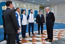 Президент РК вручил Государственный флаг знаменосцам национальной и паралимпийской сборных