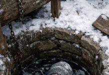 В Караганде школьник провалился в колодец с водой