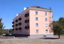 В Приозерске ремонтируют фасады и кровлю домов, укрепляют несущие конструкции