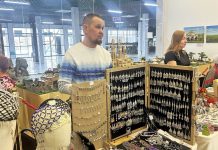 Панно на память: эксклюзивные изделия ручной работы представили карагандинцам