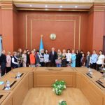 Дух новостей и аромат тюльпанов: в Карагандинском регионе с весенним праздником поздравили представительниц СМИ