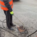 В Караганде по ночам латают дороги