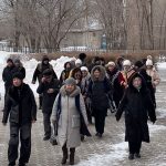 Жители города Абай посещают избирательные участки целыми «караванами»