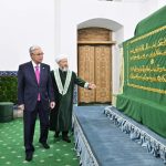 Президент посетил мавзолей Ходжи Ахмеда Яссауи