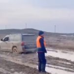 Карагандинские спасатели просят автолюбителей не ездить по бездорожью