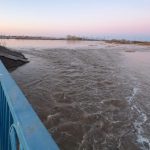 В Нуринском и Осакаровском районах продолжают борьбу с ледяными заторами на водоемах