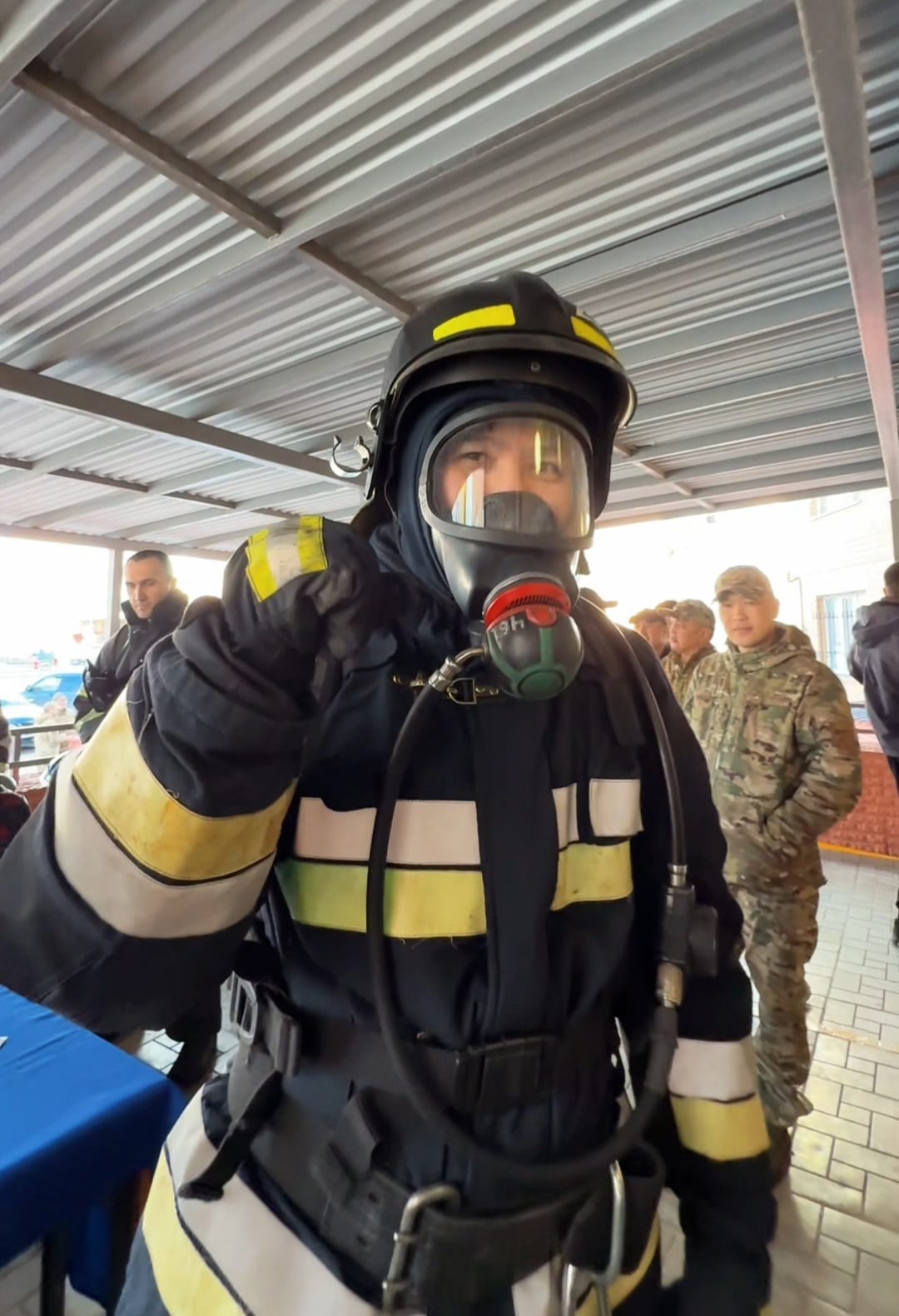 Бегом на 25-й этаж: в Караганде соревновались пожарные