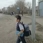 В Темиртау появился необычный школьник