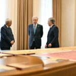 Шавкат Мирзиёев передал Касым-Жомарту Токаеву архивные документы