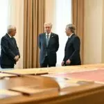 Шавкат Мирзиёев передал Касым-Жомарту Токаеву архивные документы