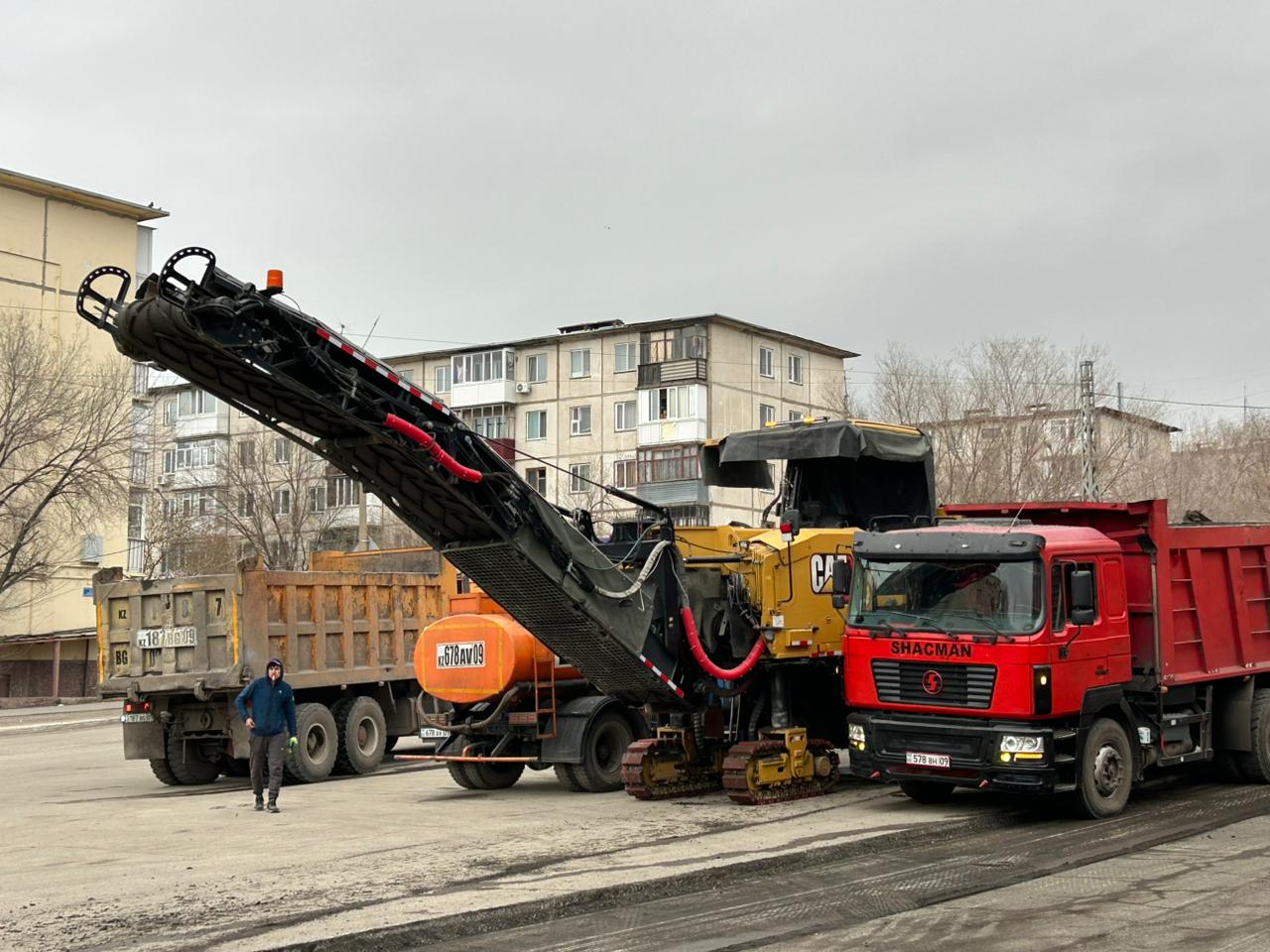 Ямы, просадки и новый асфальт: круговорот забот в городе металлургов