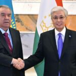 Глава государства провел встречу с Президентом Таджикистана Эмомали Рахмоном