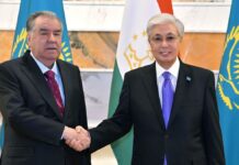 Глава государства провел встречу с Президентом Таджикистана Эмомали Рахмоном