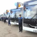 «Казахмыс» пересадил сотрудников на новые автобусы: в регионы отправили 90 машин