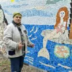 Картины из осколков: увлечение карагандинки поднимает настроение