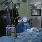 После такого хирургического вмешательства дети начинают слышать звуки, понимать речь и полноценно развиваться