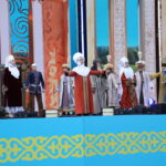 Овации в честь людей, чья деятельность направлена на сохранение и развитие духовного наследия