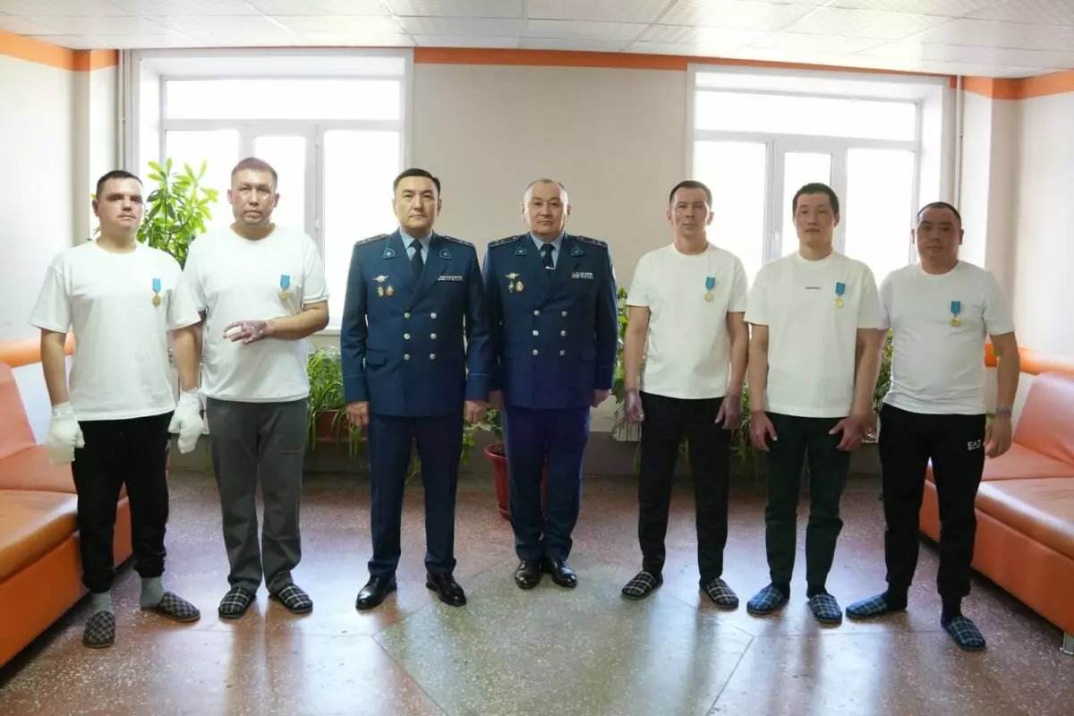 Подвиг во имя спасения: полицейские из Шахтинска получили государственные награды