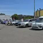 Громкий звук, рев моторов и зрелищный дрифт