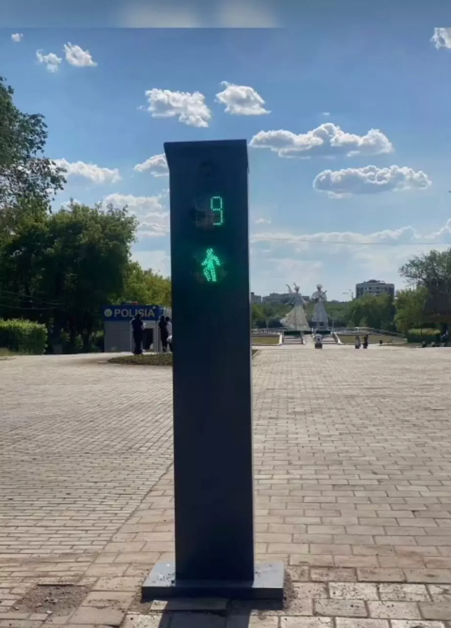 «Умный переход» с Face ID заработал в Караганде у Центрального парка