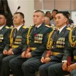 Министр обороны вручил дипломы выпускникам Национального университета обороны РК