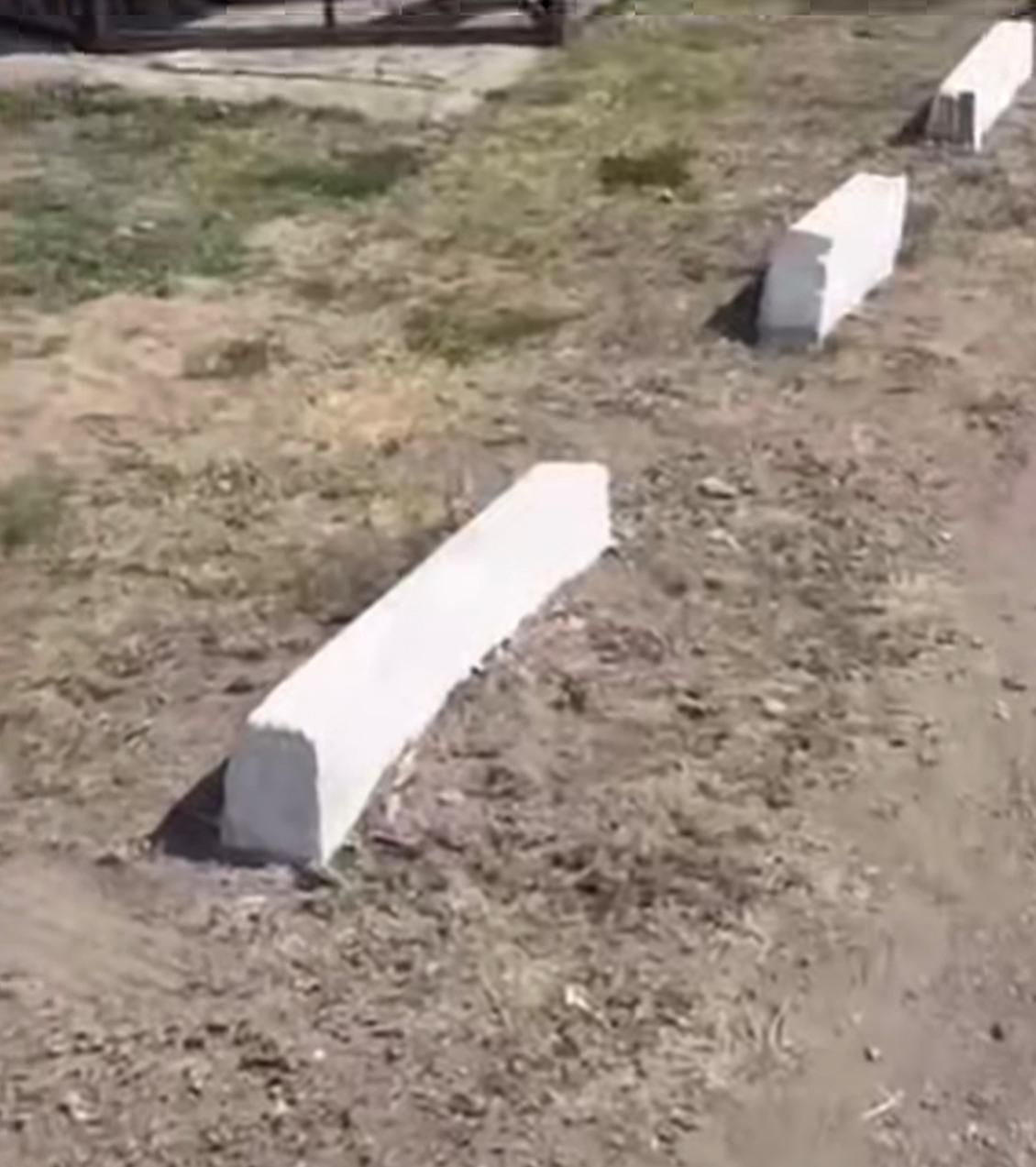 Не в первый раз на городской пляж заезжают автомобили