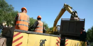 В Караганде продлили ремонт теплосетей по Складской
