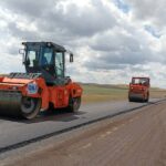 Обновляется дорожное покрытие на участке республиканской трассы