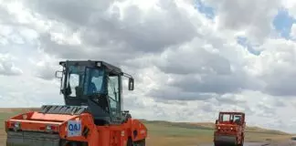 Обновляется дорожное покрытие на участке республиканской трассы