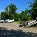 Автомобиль перевернулся после столкновения в Темиртау