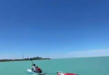 Детей на сапах унесло далеко от берега