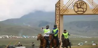 Сборная РК первой финишировала в конных скачках на Всемирных играх кочевников