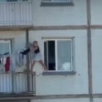 В Балхаше школьницы перелезли из окна на балкон четвертого этажа