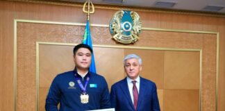 Только вперед: Ермаганбет Булекпаев наградил карагандинских кочевников