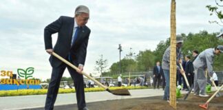 Касым-Жомарт Токаев принял участие в республиканской экологической акции «Таза Қазақстан»