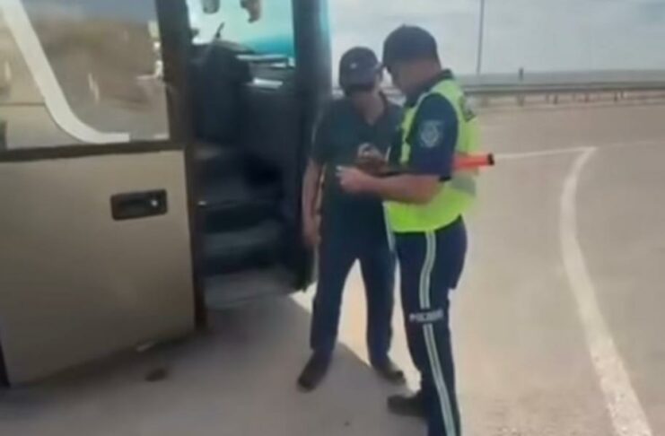 Лежаки в автобусах: более 100 нарушений выявили на трассах региона