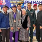 С цветами и овациями земляки встретили призера Азиады Санжара Адилова