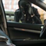 Кражу из автомобиля раскрыли благодаря камерам видеонаблюдения