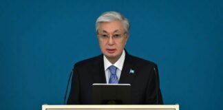 Глава государства наградил героев мирного времени